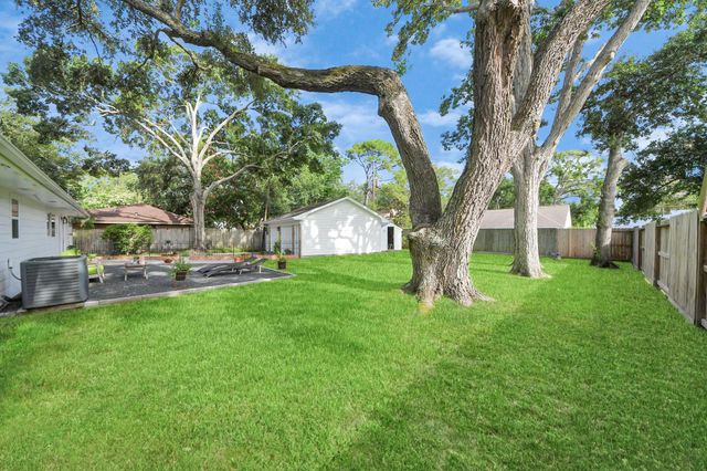 205 Cedar Lane, El Lago, TX 77586