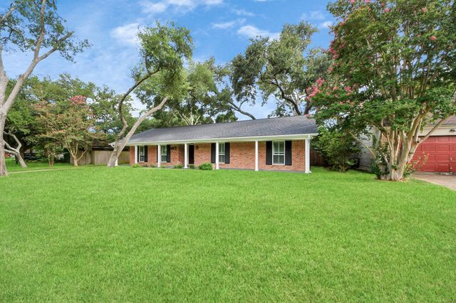 205 Cedar Lane, El Lago, TX 77586