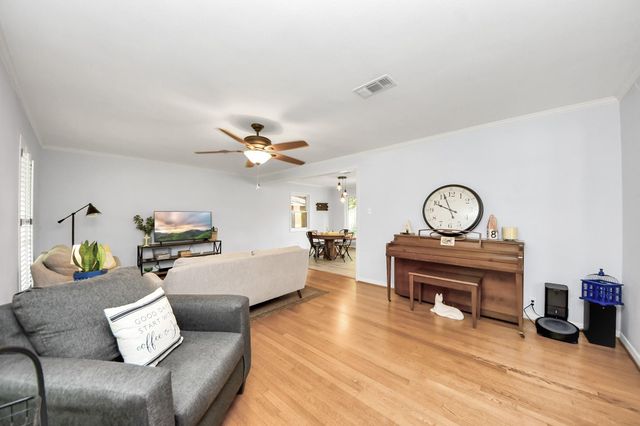 205 Cedar Lane, El Lago, TX 77586