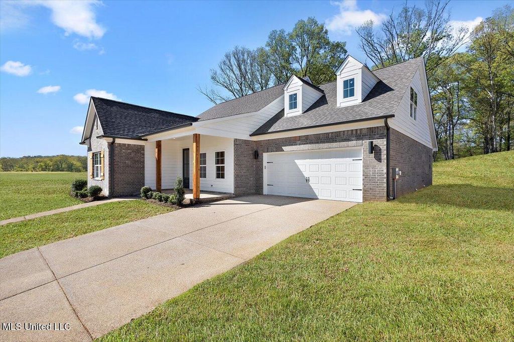 292 Wells Drive, Hernando, MS 38632
