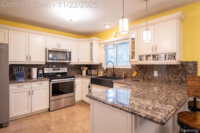 5333 Waterford Road, Independence Charter Township, MI 48346