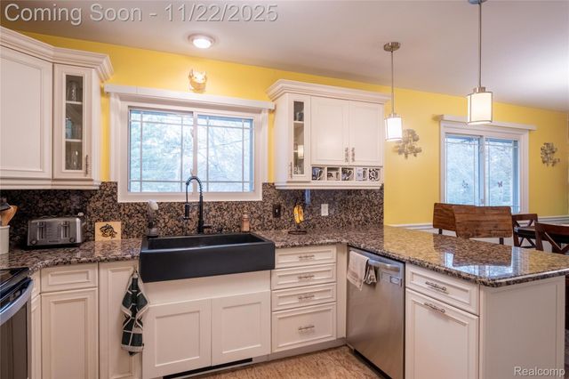 5333 Waterford Road, Independence Charter Township, MI 48346