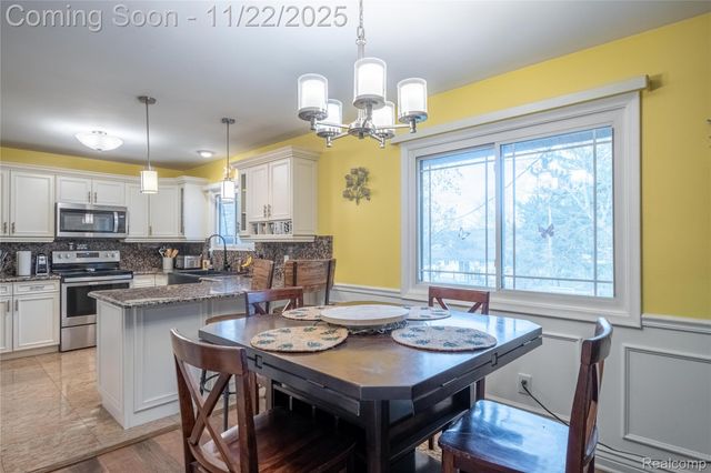 5333 Waterford Road, Independence Charter Township, MI 48346