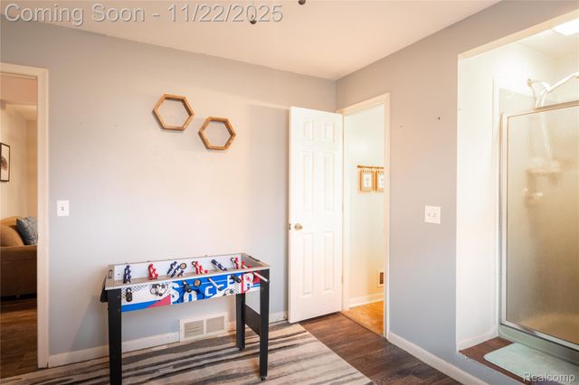 5333 Waterford Road, Independence Charter Township, MI 48346