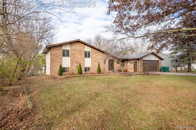 5333 Waterford Road, Independence Charter Township, MI 48346