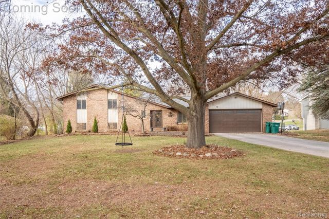 5333 Waterford Road, Independence Charter Township, MI 48346
