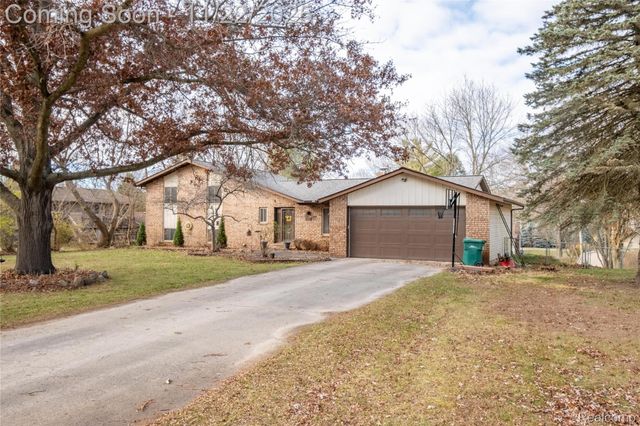 5333 Waterford Road, Independence Charter Township, MI 48346