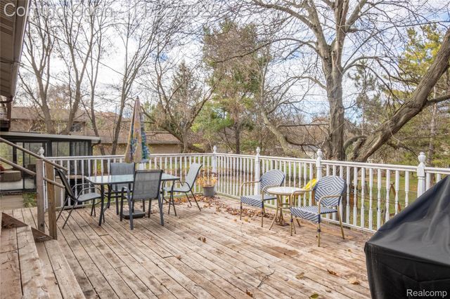 5333 Waterford Road, Independence Charter Township, MI 48346