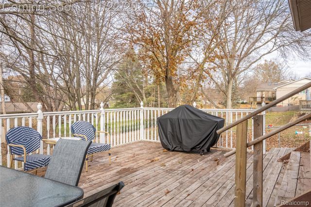 5333 Waterford Road, Independence Charter Township, MI 48346