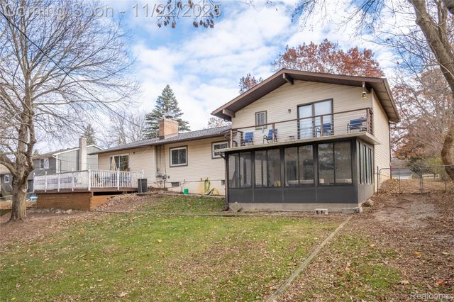 5333 Waterford Road, Independence Charter Township, MI 48346