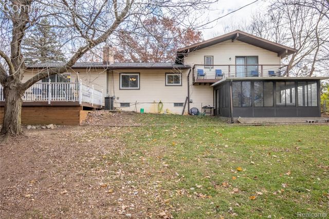 5333 Waterford Road, Independence Charter Township, MI 48346