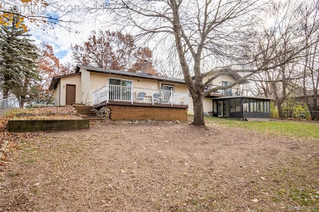 5333 Waterford Road, Independence Charter Township, MI 48346