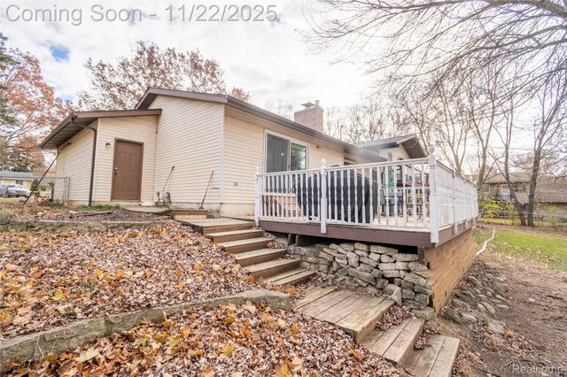 5333 Waterford Road, Independence Charter Township, MI 48346