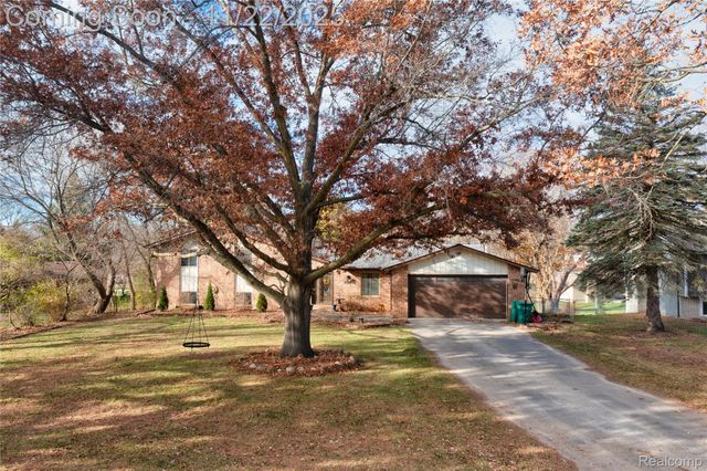 5333 Waterford Road, Independence Charter Township, MI 48346