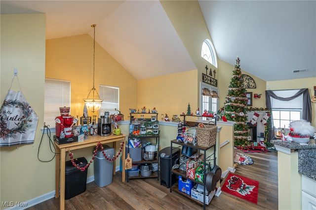 31 Vista Circle, North Olmsted, OH 44070