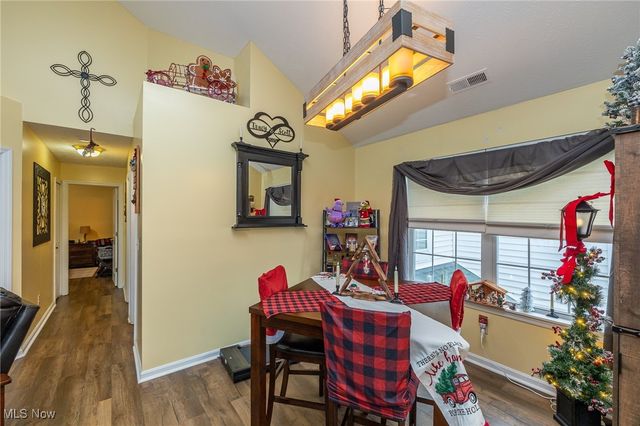 31 Vista Circle, North Olmsted, OH 44070