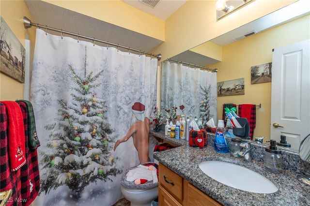 31 Vista Circle, North Olmsted, OH 44070