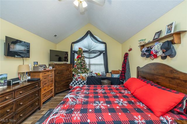 31 Vista Circle, North Olmsted, OH 44070