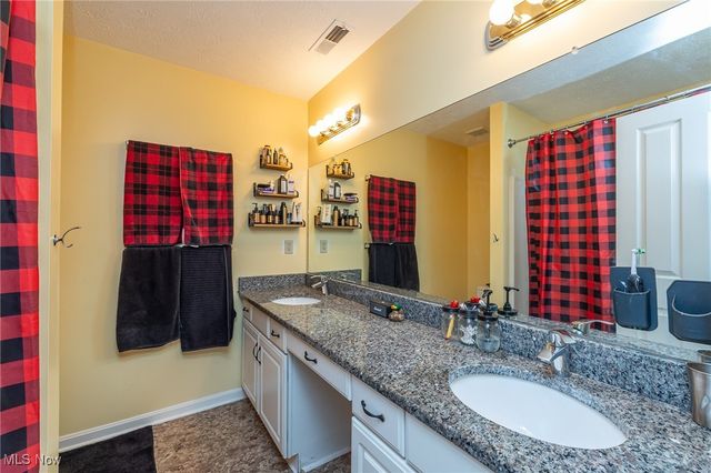 31 Vista Circle, North Olmsted, OH 44070