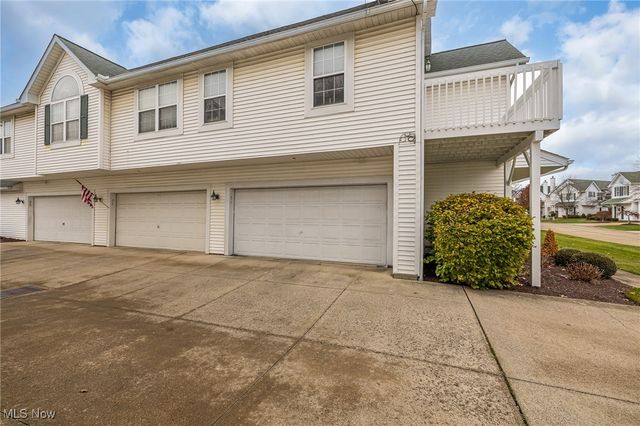 31 Vista Circle, North Olmsted, OH 44070