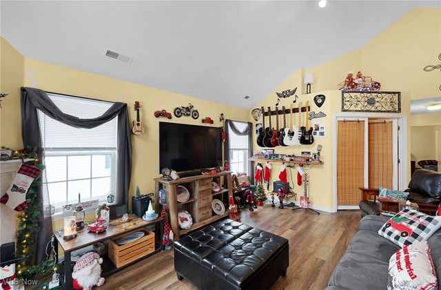 31 Vista Circle, North Olmsted, OH 44070