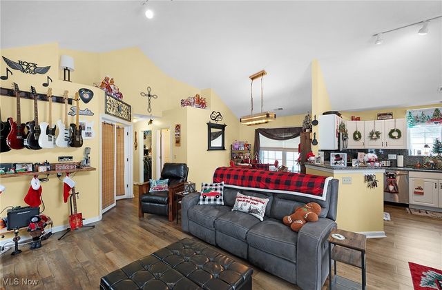 31 Vista Circle, North Olmsted, OH 44070