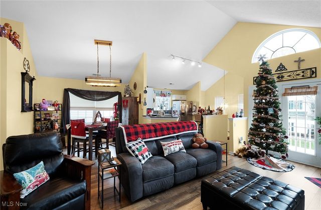 31 Vista Circle, North Olmsted, OH 44070