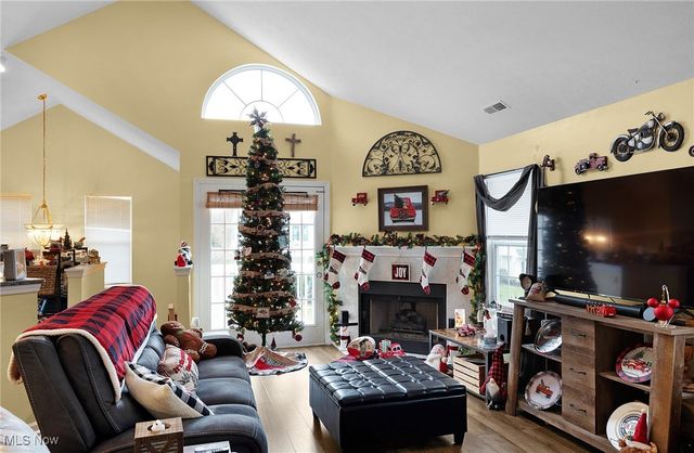 31 Vista Circle, North Olmsted, OH 44070