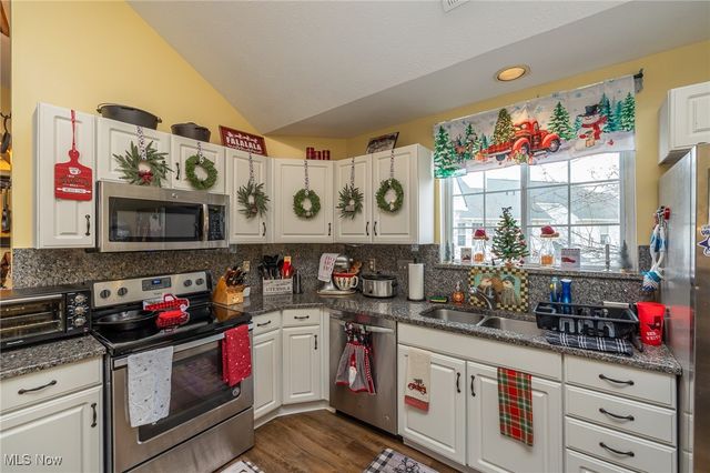 31 Vista Circle, North Olmsted, OH 44070