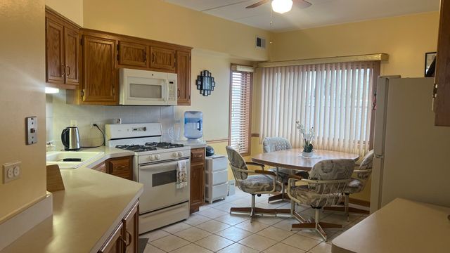 7902 NAGLE Avenue 2S, Burbank, IL 60459