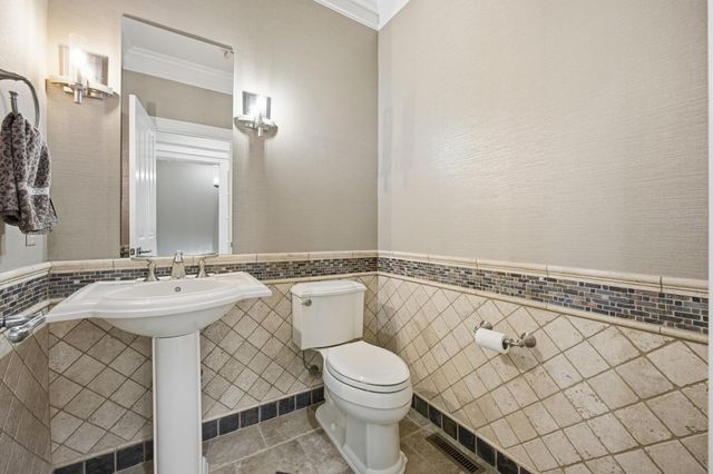 2901 Fairfax Lane, Lexington, KY 40509