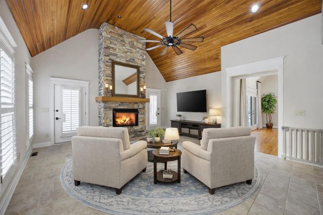 2901 Fairfax Lane, Lexington, KY 40509