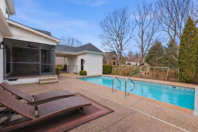 2901 Fairfax Lane, Lexington, KY 40509