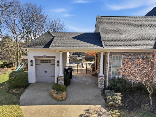 2901 Fairfax Lane, Lexington, KY 40509