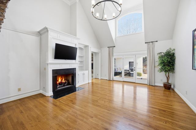 2901 Fairfax Lane, Lexington, KY 40509