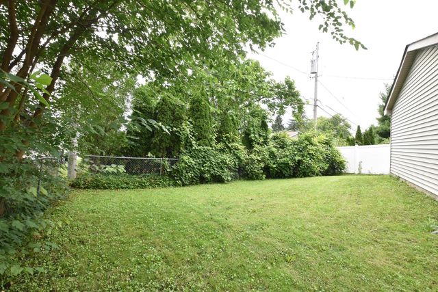 12132 223rd AVENUE, Bristol, WI 53104