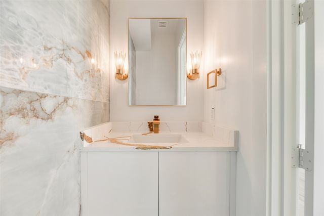 1123 Muncie, Dallas, TX 75212