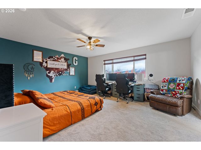 2262 WINDSTREAM St, Forest Grove, OR 97116