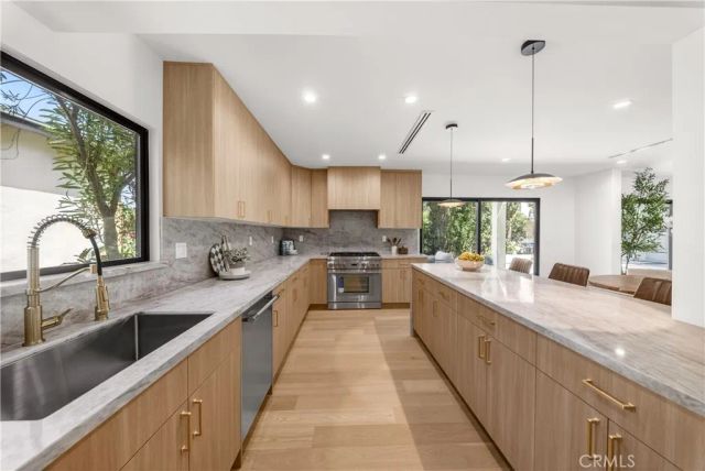 4946 Llano, Woodland Hills, CA 91364