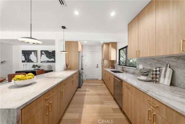 4946 Llano, Woodland Hills, CA 91364