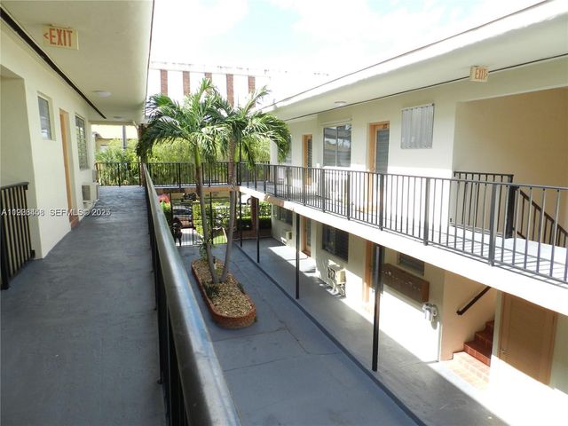 6895 BYRON AVE 207, Miami Beach, FL 33009