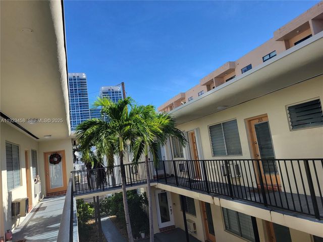 6895 BYRON AVE 207, Miami Beach, FL 33009