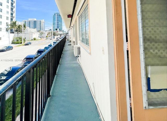 6895 BYRON AVE 207, Miami Beach, FL 33009