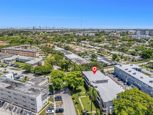 500 S Luna Ct 6, Hollywood, FL 33021