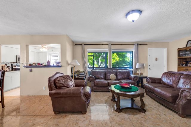 500 S Luna Ct 6, Hollywood, FL 33021
