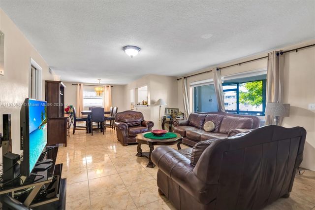 500 S Luna Ct 6, Hollywood, FL 33021