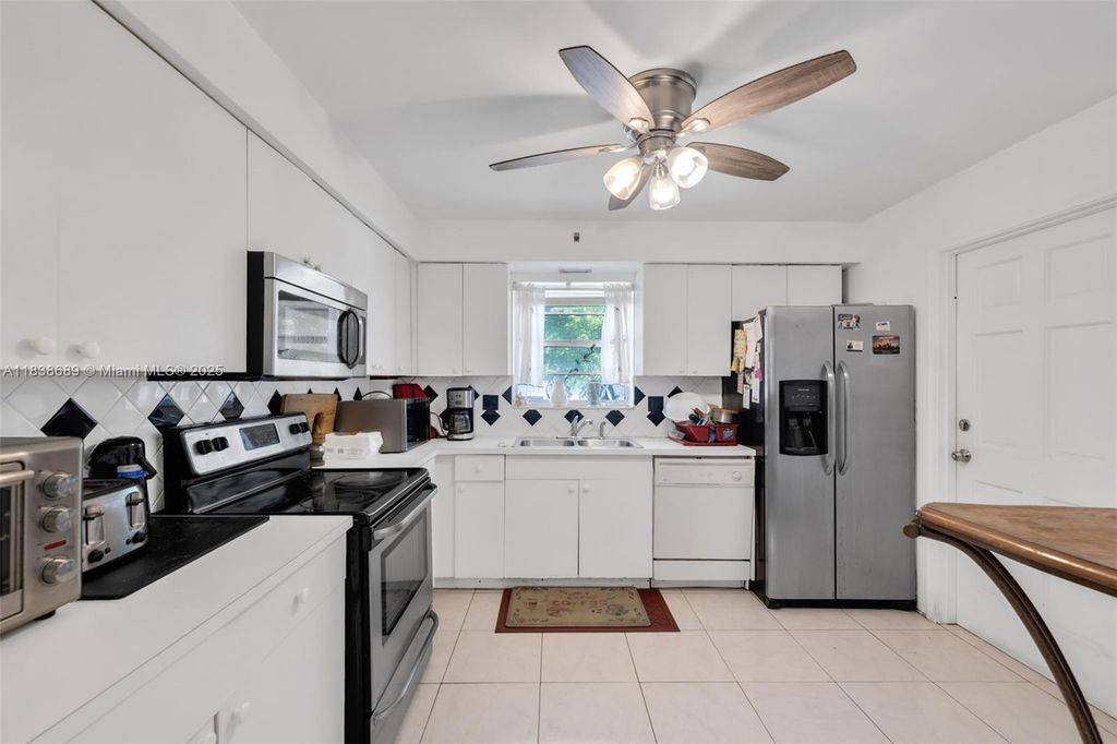 500 S Luna Ct 6, Hollywood, FL 33021