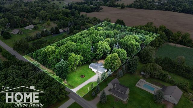 2711 E Hibbard Road, Corunna, MI 48817