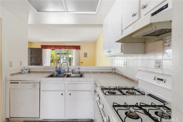8601 Sunland Boulevard 20, Sun Valley, CA 91352