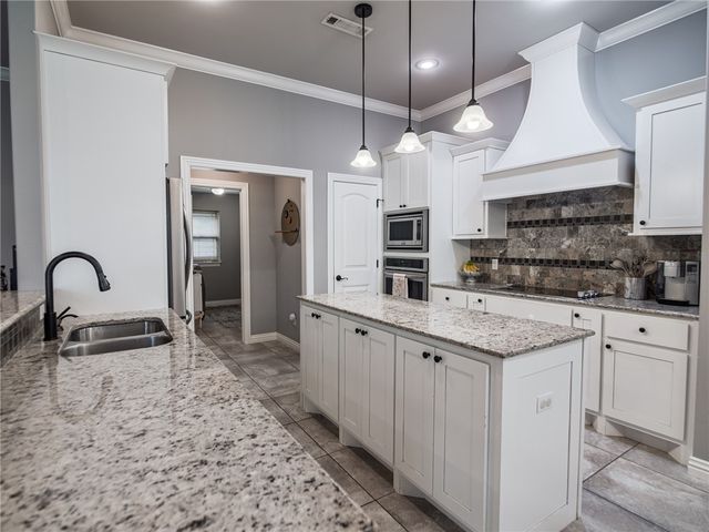 2 Haworth Circle, Bella Vista, AR 72714